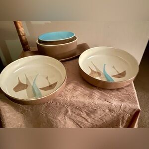 💜Red Wing Pottery-Pompeii Pattern. 2 8” bowls/$8.00. 1 gravy boat/$20.00.
